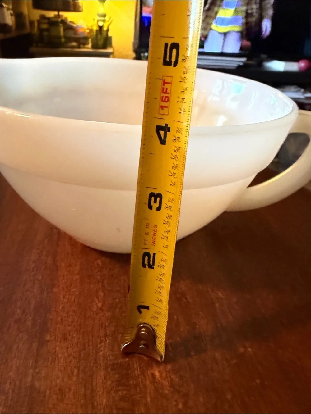 Vintage Fire King Milk Glass Batter Mixing Bowl Spout D Handle, great condition